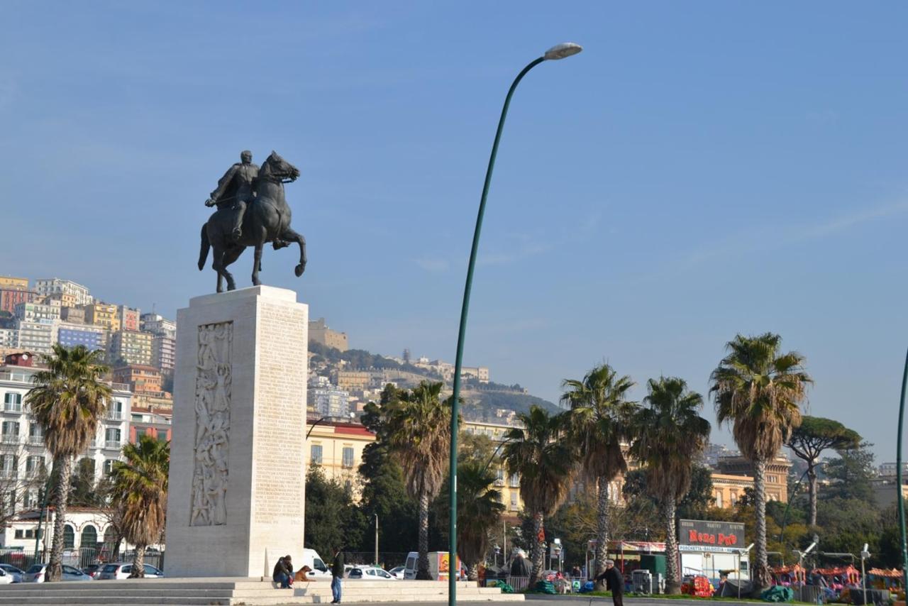 2 Passi A Napoli Nápoles Exterior foto